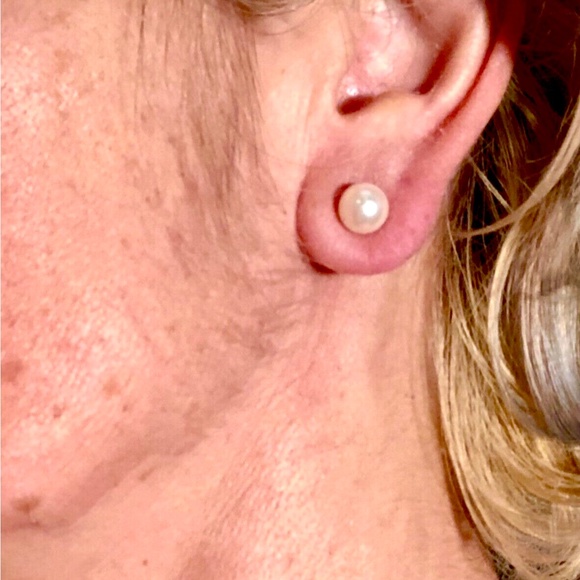 3/$32 Vtg 60s/70s *Trifari* Signed Faux Pearl Ball 3/8" Stud Pierced Earrings - Picture 4 of 6